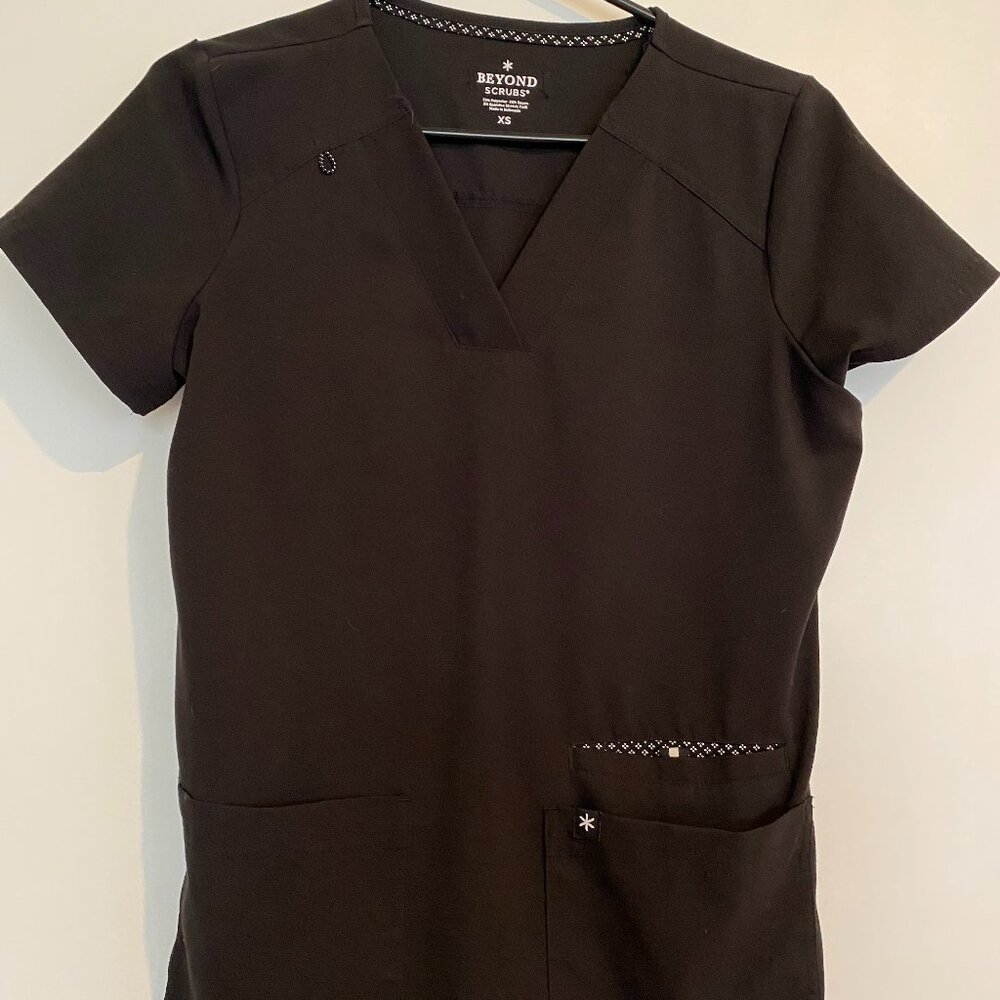 Beyond Scrubs Black Scrub XS Top